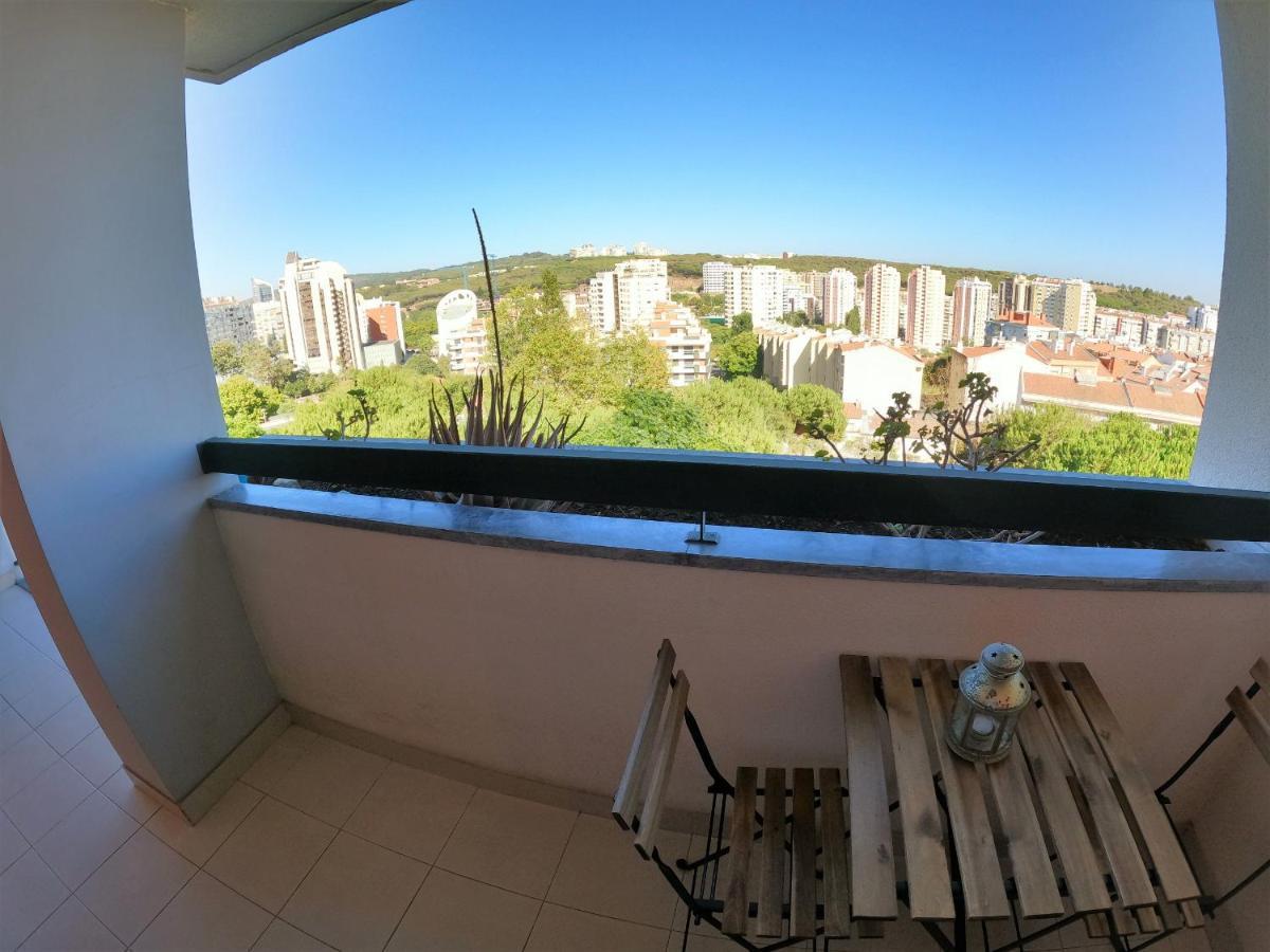 Lisbon 2 Bedroom Apartment With Balcony In Алжеш Экстерьер фото